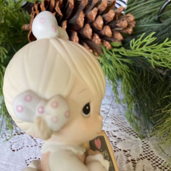 Vintage Precious Moments 1988 Sharing begins in the heart - Picture 8 of 9